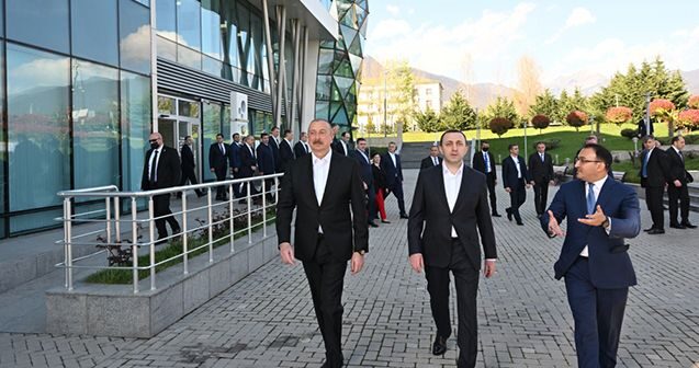 Prezident İlham Əliyev və Baş nazir Qaribaşvili Qəbələ “ASAN xidmət“ mərkəzində olublar