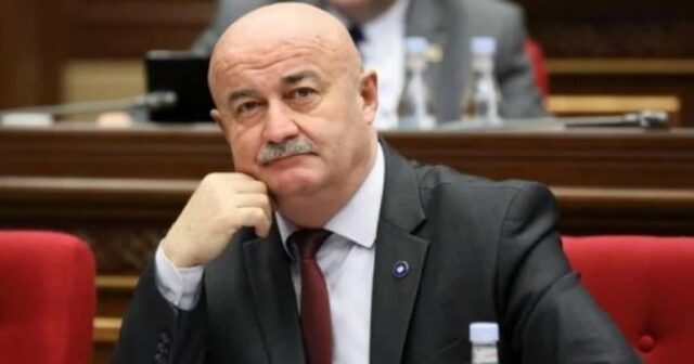 Erməni deputat: “Azərbaycan bayrağının yandırılması ilə bağlı insidentə görə utanıram”