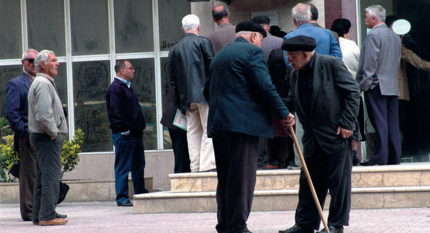 Pensiyaçılar niyə “yoxa çıxırlar”? – SƏBƏB + FOTO