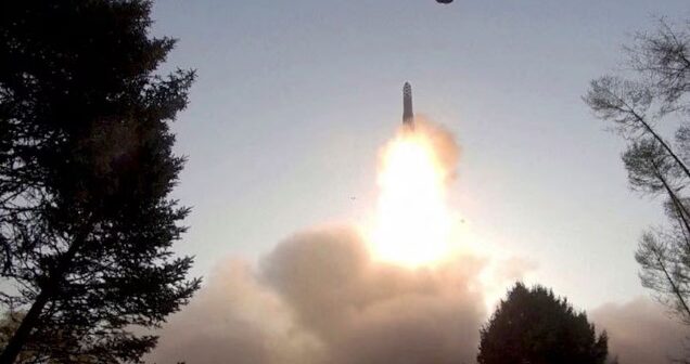 ŞİMALİ KOREYA QİTƏLƏRARASI BALLİSTİK RAKETİ SINAQDAN KEÇİRDİ