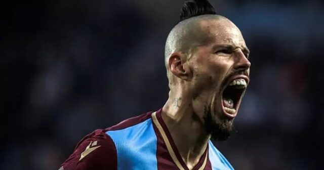 MAREK HAMŞİK FUTBOLU BURAXIR?