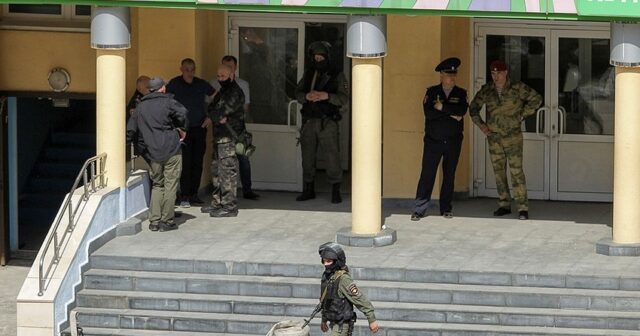 Sankt-Peterburqda şagird məktəbdə tapançadan atəş açıb, 4 nəfər yaralanıb