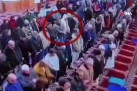 ABŞ-DA İMAM SƏCDƏ EDƏRKƏN BIÇAQLANIB – VİDEO