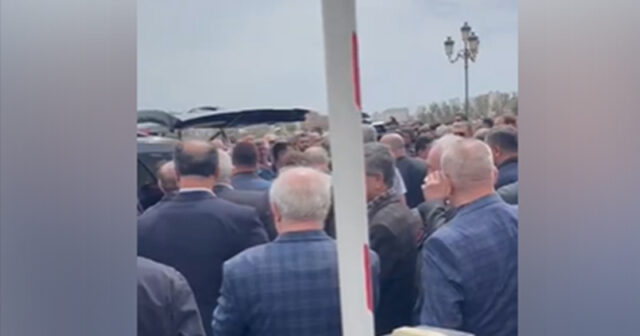 Xalq artisti Aftandil İsrafilov son mənzilə “Kəmalə” rəqsinin sədaları ilə yola salındı (VİDEO)