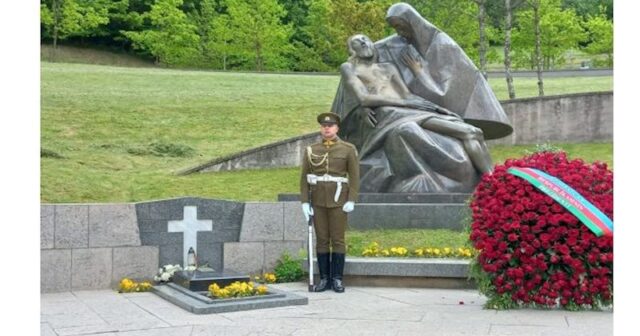 İlham Əliyev “Antakalnis” abidəsini ziyarət etdi