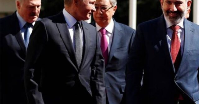 PAŞİNYANLA LUKAŞENKO MOSKVA PARADINDA