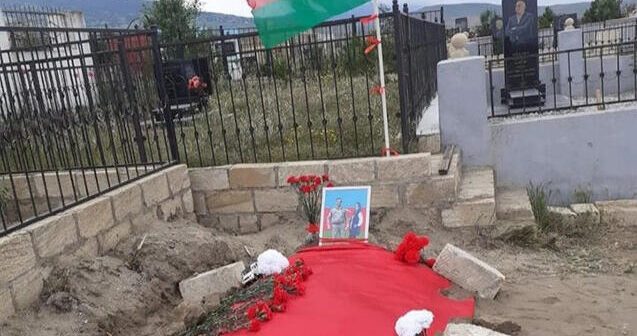Məzarına şəhid yoldaşı ilə birgə FOTOsu qoyuldu