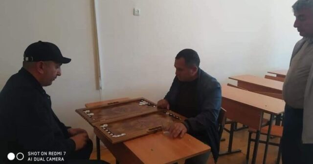 MƏKTƏBDƏ MÜƏLLİMLƏR ARASINDA NƏDR YARIŞI KEÇİRİLDİ… – FOTO