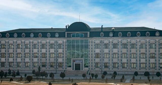 “Arkoz Holdinq”in fəhlələrinin tətil etdikləri deyilir: “Axı biz qul deyilik”