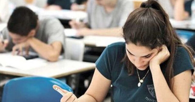 Bu gün 14 mindən çox şagird və məzun imtahan verir