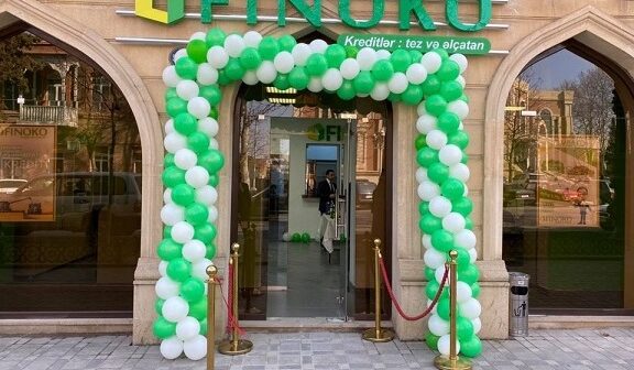 “FİNOKO” BOKT 8 NƏFƏRİ EVİNDƏN KÜÇƏYƏ ATIR