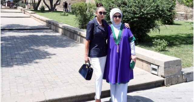 Mehriban Əliyeva və Əminə Ərdoğan İçərişəhərdə – FOTOLAR