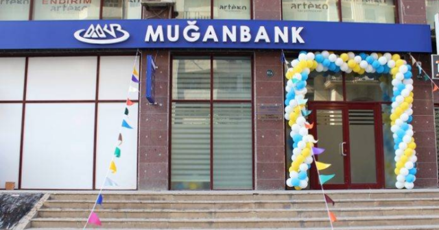 “MUĞAN BANK” BİR AİLƏNİ EVİNDƏN ÇÖLƏ TÖKÜR
