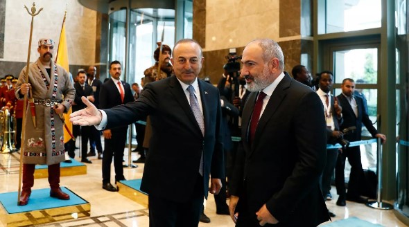 İRƏVAN ÜÇÜN UĞURSUZLUQ, PAŞİNYANIN ANKARA SƏFƏRİ, PAŞİNYAN ƏLİYEVİN ARXASINDA OTUZDURULDU –  EKSPERT