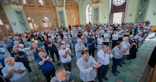 Bakıda bayram namazı qılınır