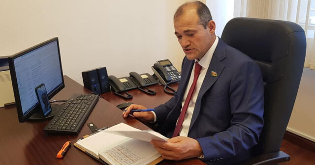 “Uşaq pulu istəmək etik deyil” – Deputat