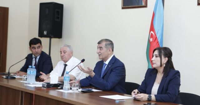 Şirvan Şəhər İcra Hakimiyyətinin başçısı İlqar Abbasov sakinlərlə növbəti səyyar görüş keçirib