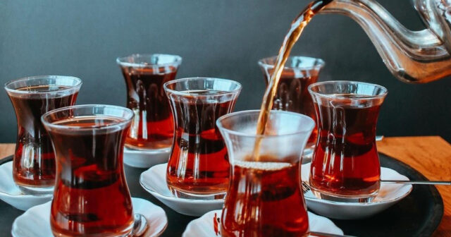 İSTİ HAVALARDA QAYNAR ÇAY…  BİZİ SƏRİNLƏDİR YOXSA…?