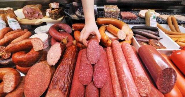ÜÇ KOLBASA ŞİRKƏTİ “MƏŞHƏR AYAĞINDA” – ADLAR