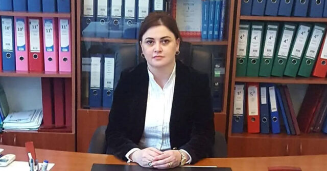 Tənqidlərə görə işdən çıxarılan direktor nazirliyi məhkəməyə verdi