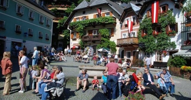 Avstriya: 700 sakini olan kurort qəsəbəsinə 1 milyon turist gəlib