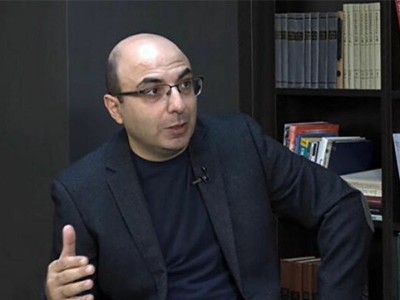 Vahe Ovannisyan: “Paşinyan seçkilərdəki nəticələrə görə qurban axtarır”