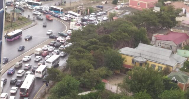 BAKIDA DƏHŞƏTLİ TIXAC… BÜTÜN YOLLAR BAĞLANDI-FOTO