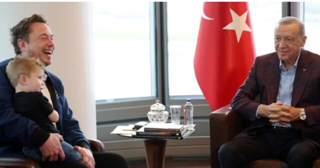 ƏRDOĞAN İLON MASKA KİTABINI HƏDİYYƏ ETDİ-VİDEO