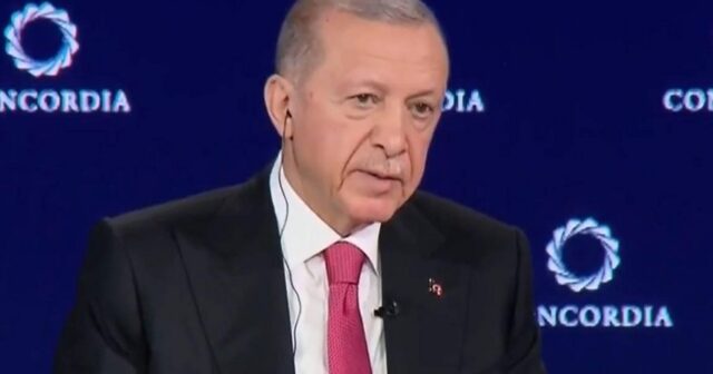 Ərdoğan: “Zəlzələdən ziyan çəkən bölgələrimizdə 1-2 il ərzində yaşayış yerləri inşa edəcəyik”