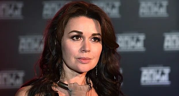 Xərçənglə mübarizə aparan aktrisanın biznesi bağlandı