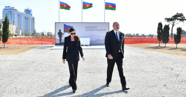 Prezident və birinci xanım Bakıda inşası davam etdirilən Zəfər parkında (FOTO)