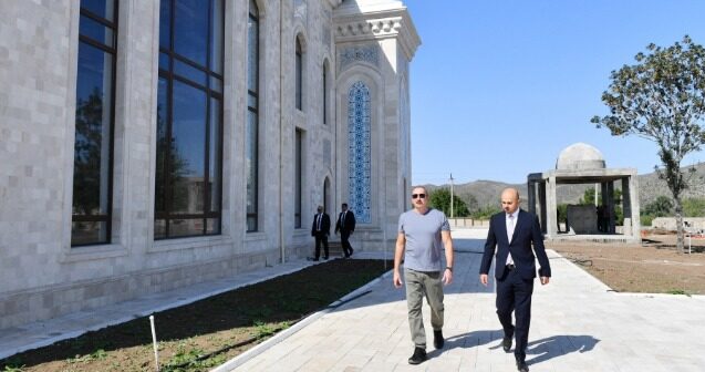 Prezident Zəngilan məscidində görülən işlərlə tanış oldu – Fotolar