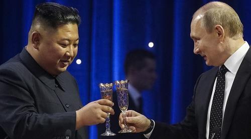 Putin Kim Çen Inın şərəfinə badə qaldırdı – Video