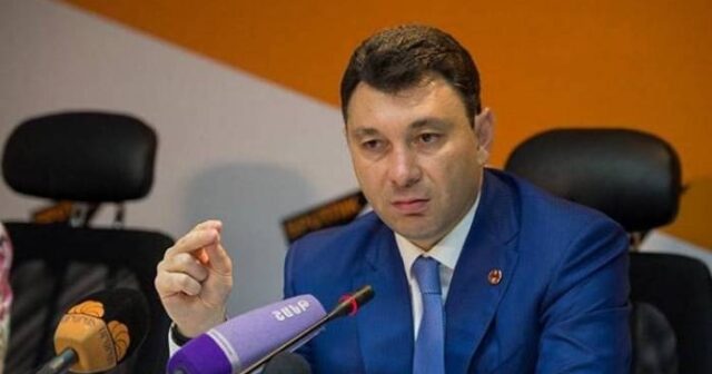 Şarmazanov: “Mən deyəndə ki, onlar qədim yunan axmaqlarına bənzəyirlər, inciyirlər”