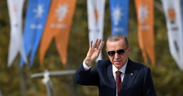 Ərdoğan yenidən Türkiyənin hakim partiyasının sədri seçildi