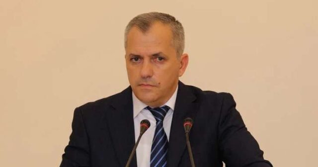Şahramanyan Ermənistandan 100 min dram aldı