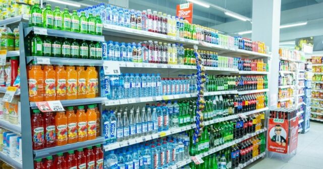 Marketlərdə satılan çirkli sular – Bu məhsulu qətiyyən almayın! – VİDEO