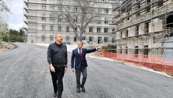 Prezident Şuşada aparılan tikinti işləri ilə tanış oldu
