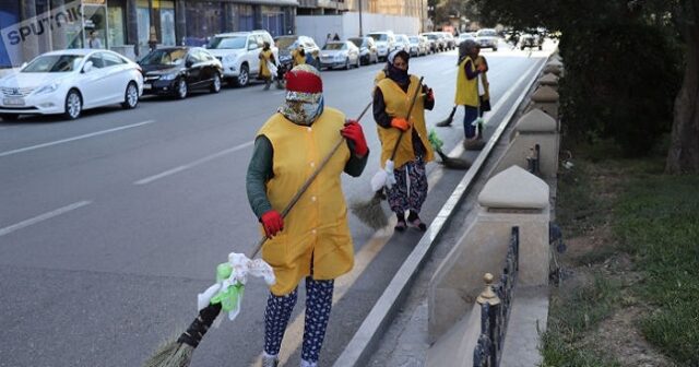 Küçələrdə “ölüm gəzən” süpürgəçilər…