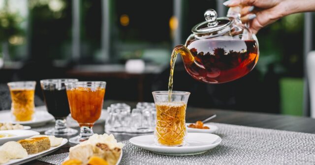 Hər gün 3 stəkan çay içənlərin orqanizmində nə baş verir?