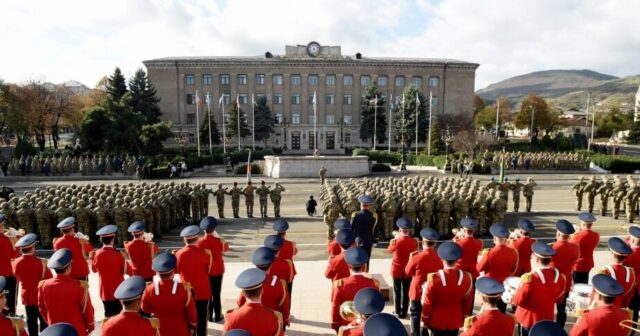 İlham Əliyev və Mehriban Əliyeva Xankəndidə hərbi paradda iştirak ediblər