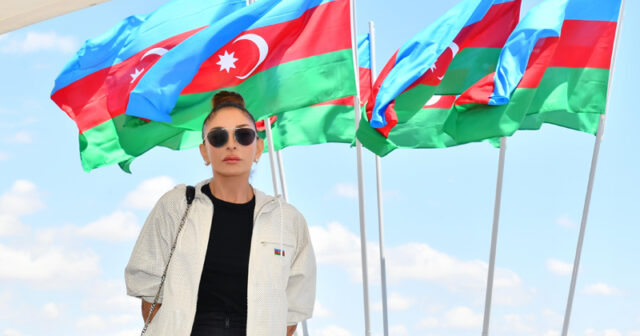 Mehriban Əliyeva Milli Dirçəliş Günü ilə bağlı paylaşım etdi (FOTO)
