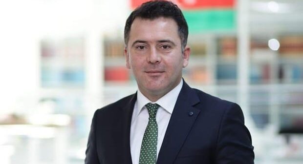 Şagirdi döyən məmur istefa verdi