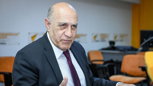 FİKRƏT SADIQOV: “ERMƏNİSTAN SÜNİ PROBLEMLƏR VƏ MANEƏLƏR TÖRƏDİR”