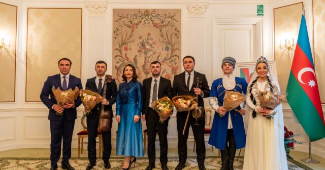 Musiqili Teatrın əməkdaşları Parisdə çıxış etdilər – FOTO