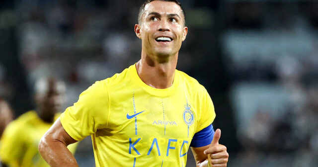 Ronaldo 1200-cü oyununa çıxdı