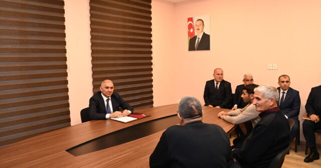 “Azərişıq” ASC-nin sədri Vüqar Əhmədov Saatlıda vətəndaşları qəbul edib