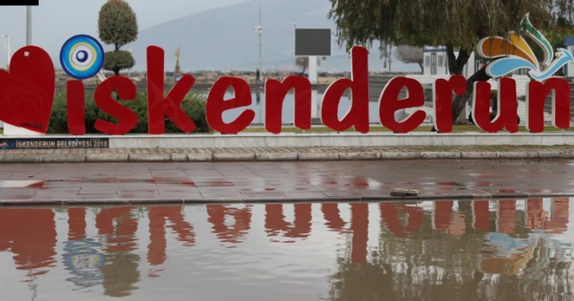 Hatayda yollar və evlər su altında qalıb – VİDEO