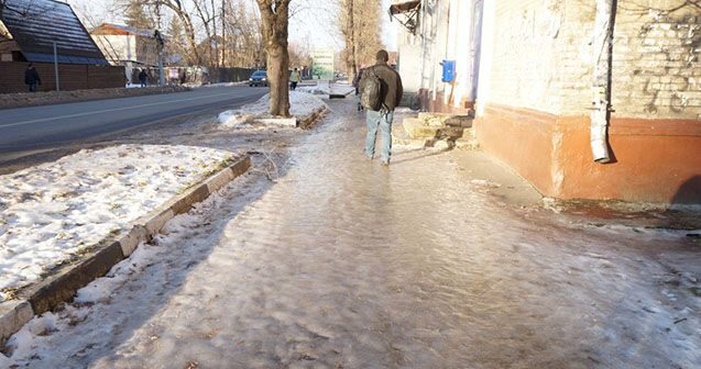 66 yaşlı kişi qarda yıxılıb öldü – Nəvəsini məktəbdən gətirirdi