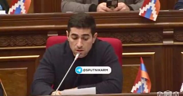 Paşinyan həddi aşdı, separatçıların əsgi parçası parlamentə gətirildi – Foto